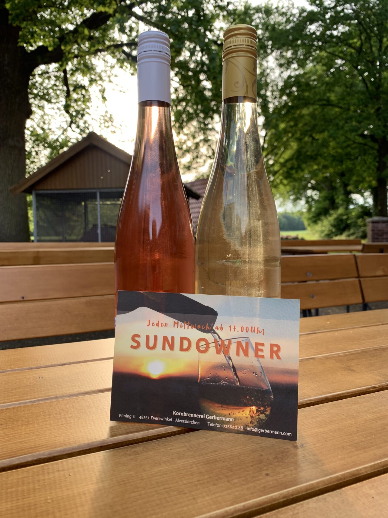 https://www.gerbermann.com/wp-content/uploads/Sundowner-Tisch-mit-2-Flaschen-und-Karte-1280x1707.jpg